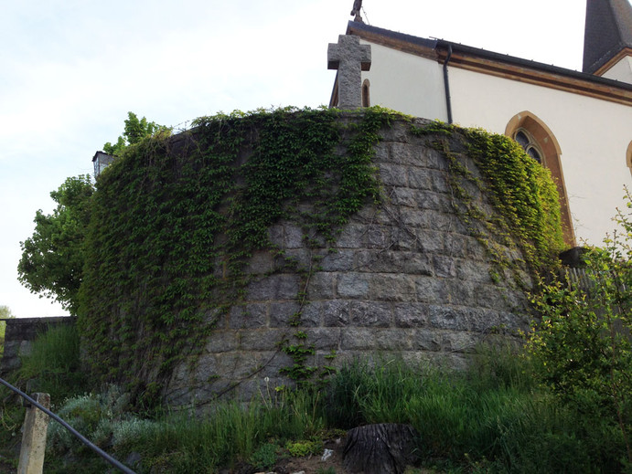 Kriegerdenkmal Trausnitz - vor der Sanierung